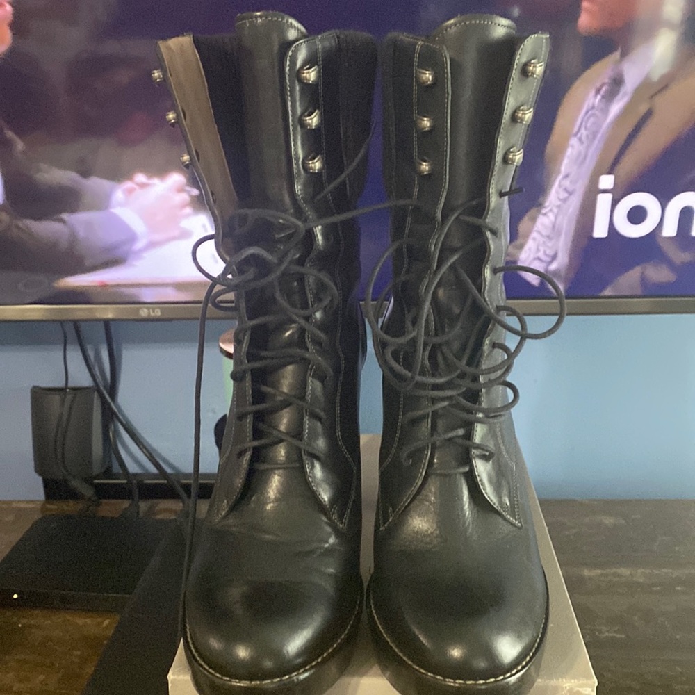 Platform 4” boots. Will upgrade your wardrobe instantly. Very comfortable